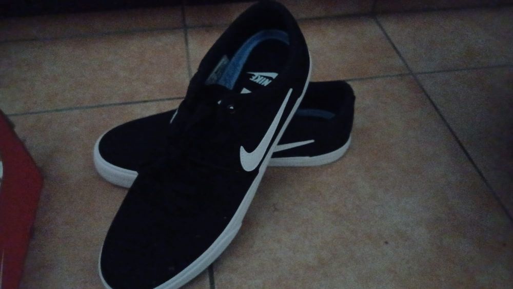 Ténis Nike Charge novos