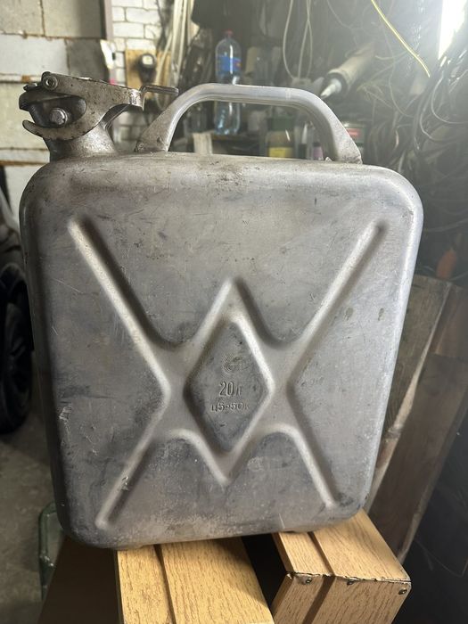 Канистра алюминевая 20 литров.