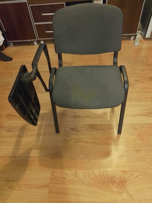 Krzesło biurowe z podkładką (panelem)