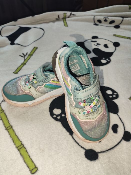 продам кроссовки детские  Clarks 24  р