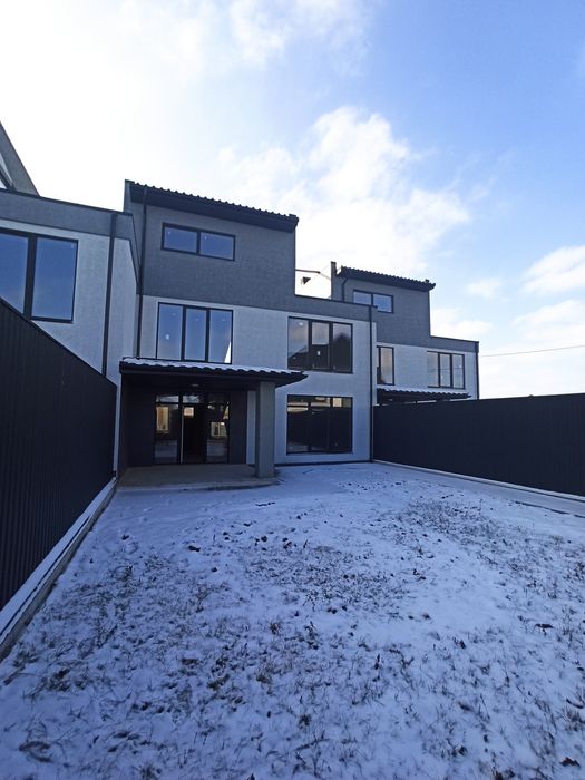 Продаж сучасного триповерхового танхауса! Без комісії для покупця!