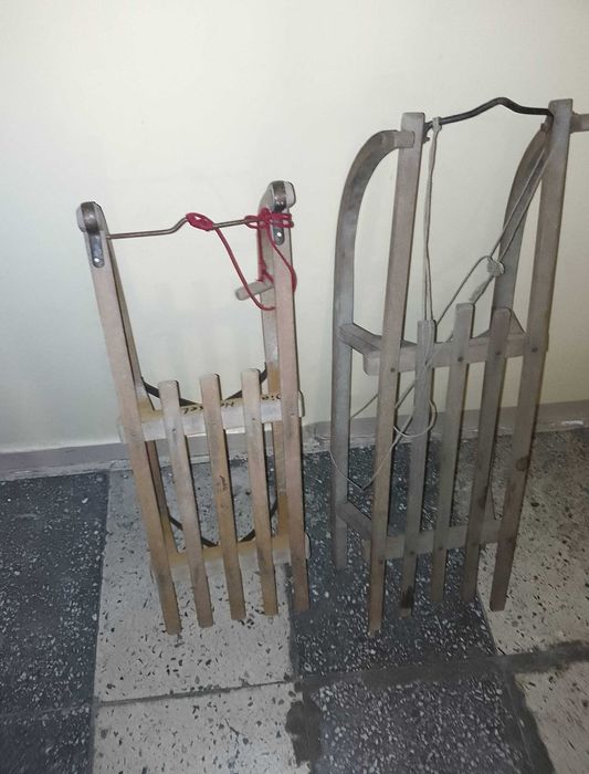 Sanki drewniane i plastikowe