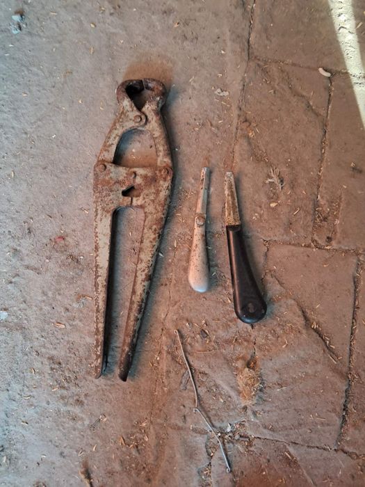 Продам кусачки і ножі