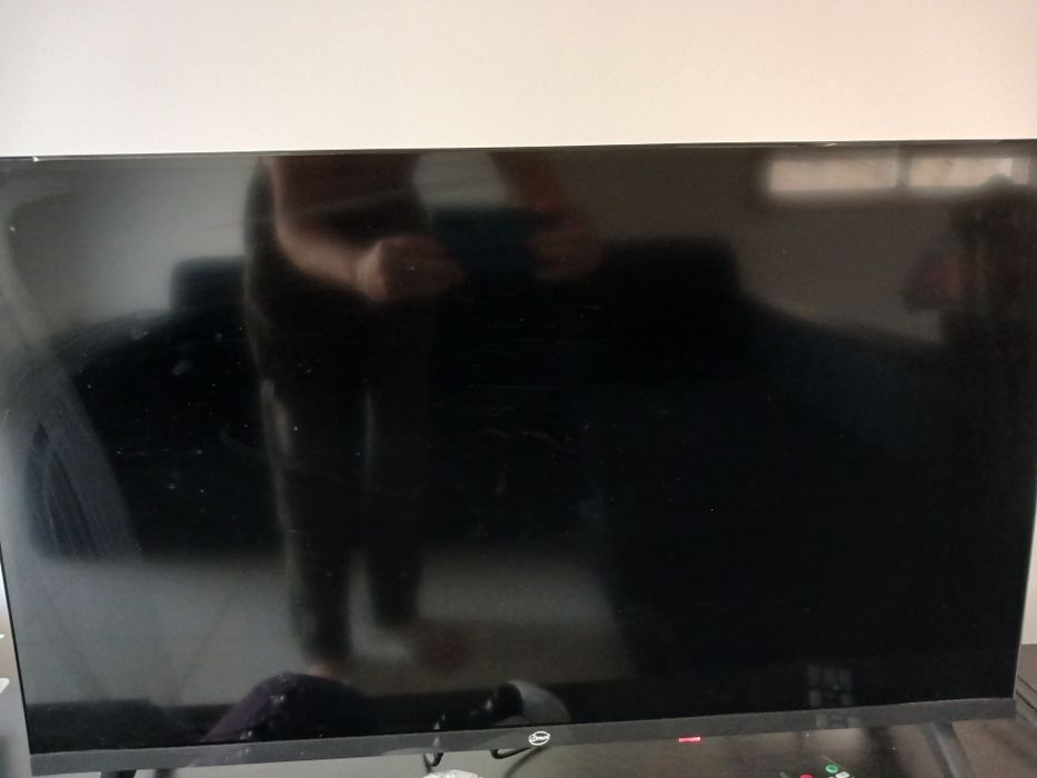 32-inch Smart HD TV482762076959559680