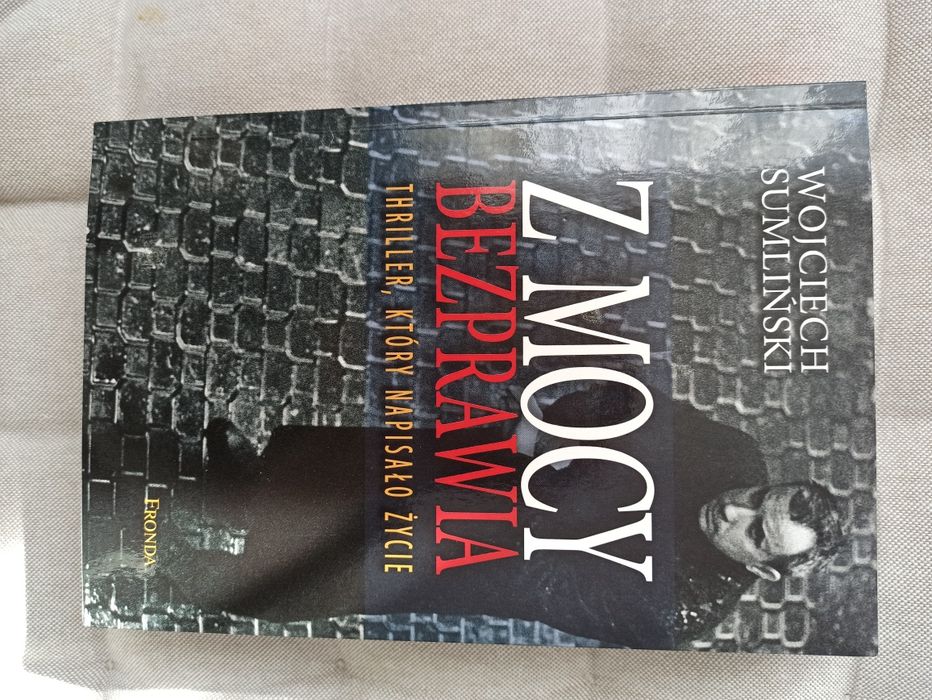 Książka Z MOCY BEZPRAWIA  Wojciech Sumliński