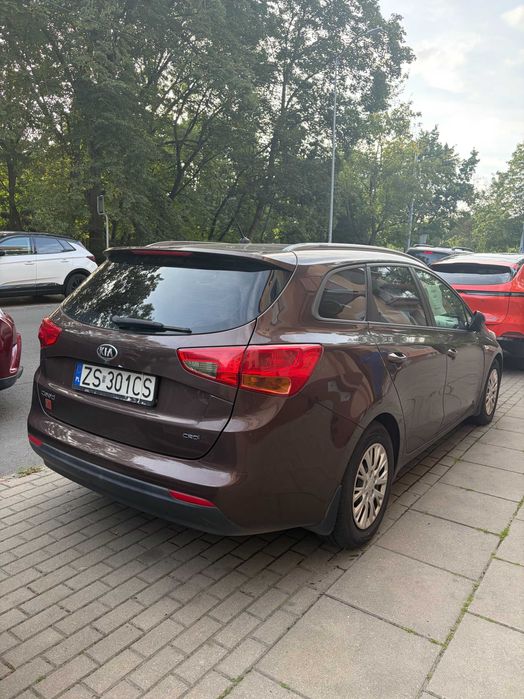 Kia cee’d SW 1.6 CRDi 2014 | 221 tys. km | 2 komplety opon