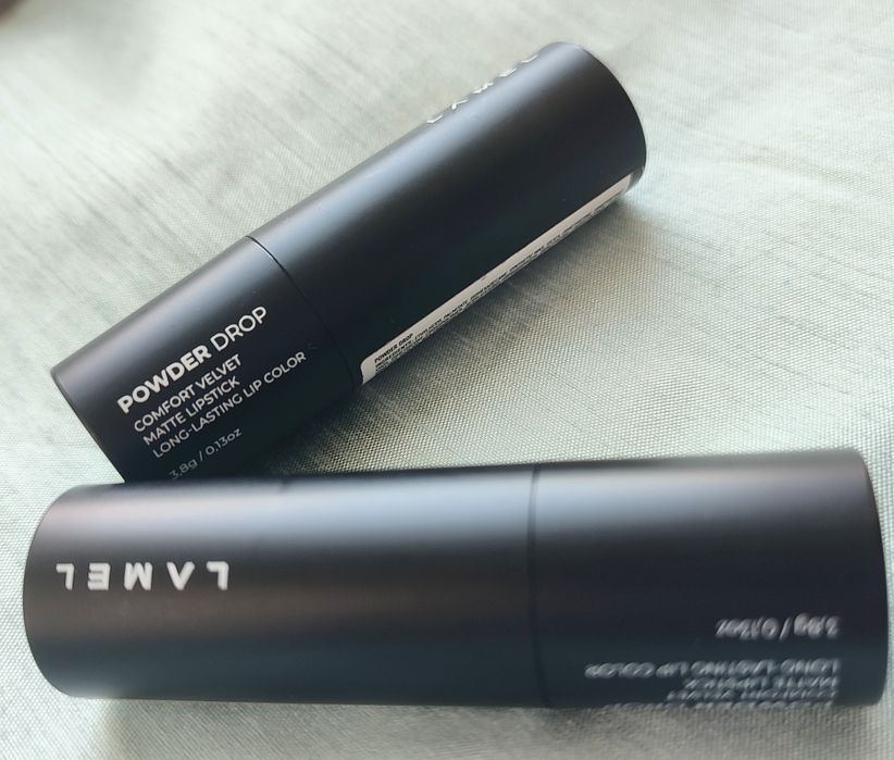 Помада LAMEL Powder Drop Matte Lipstick

- має стиль