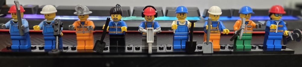 Zestaw figurek lego robotnicy