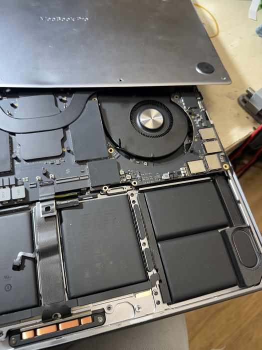 Macbook pro 16 m1 pro на запчасти