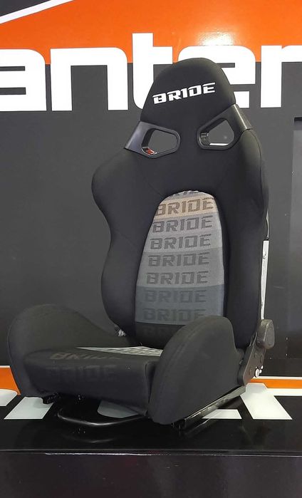 Par de Baquets Bride Pretas e Vermelhas