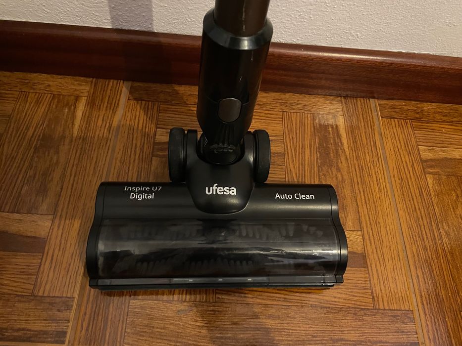 Aspirador Vertical Ufesa Inspire U7 Digital