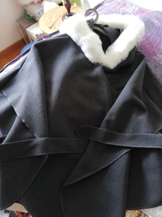 Capa jovem com capuz nova com etiqueta