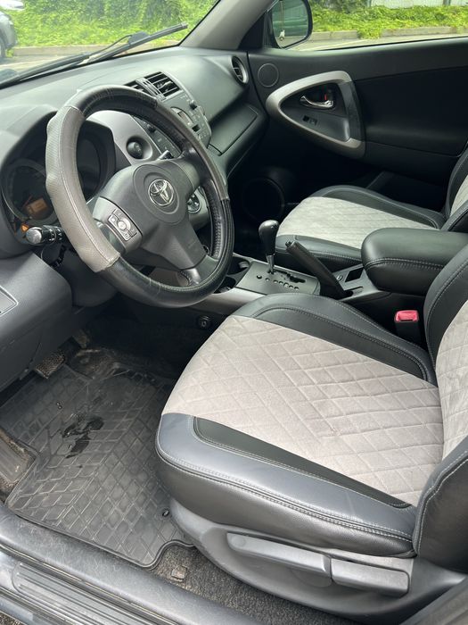 Продам Toyota RAV4 2007г автомат  2,0 газ/бензин
