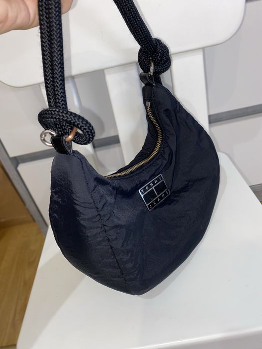 Сумка Tommy Jeans SHOULDER BAG
