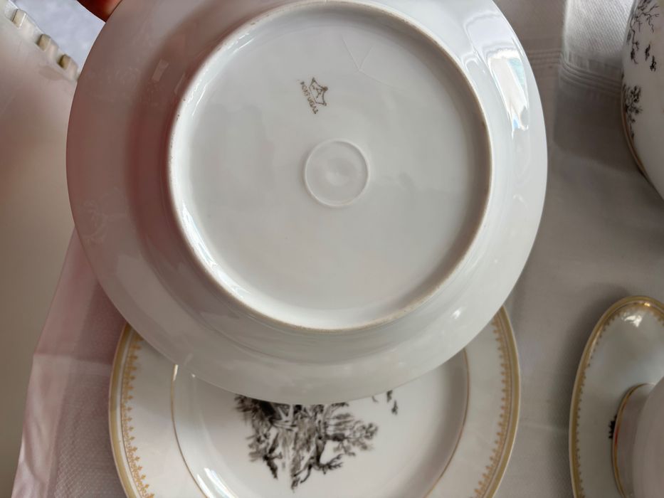 1 Serviço de jantar, pintado á mão da Vista Alegre