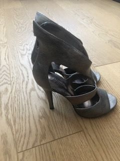 Sandaly na obcasie srebrne