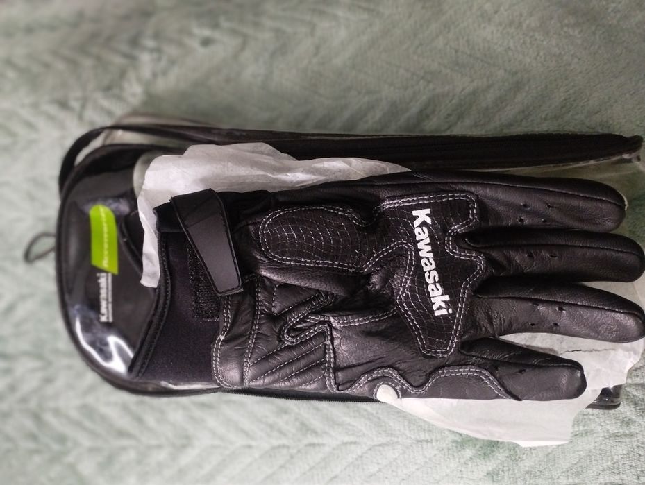 Luvas e Mochila Kawasaki