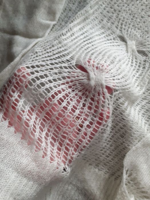 Ażurkowy ecru sweterek damski golf Quoisque