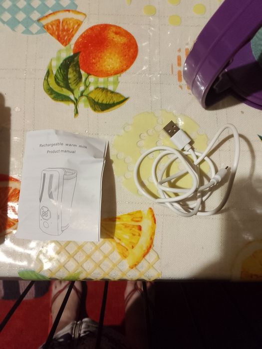 Пристрій для підігріву пляшечок з молоком.