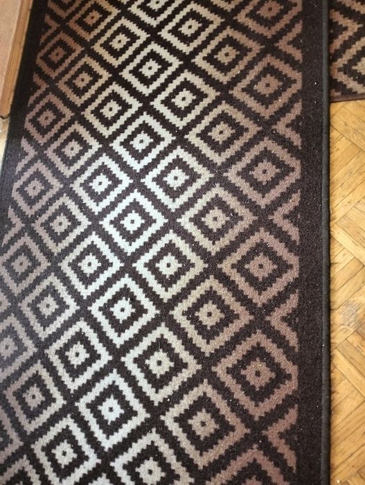 Długi dywanik do przedpokoju