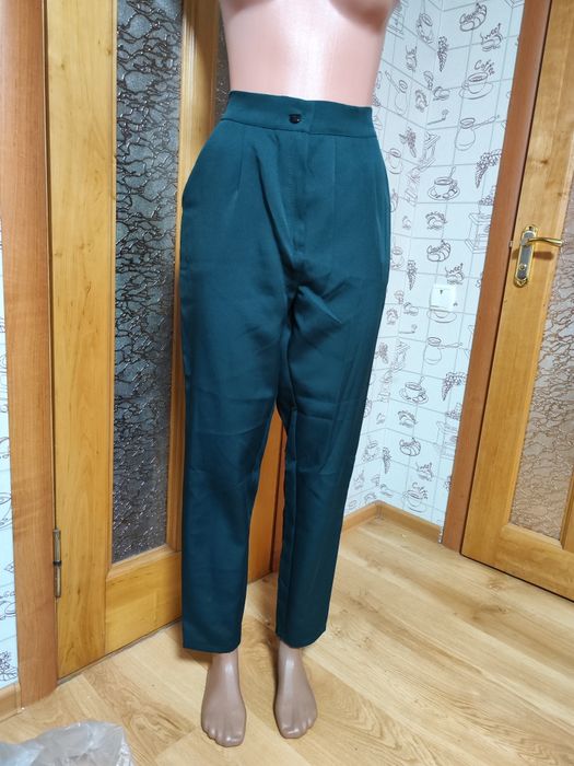 Костюм штани жилетка 48р