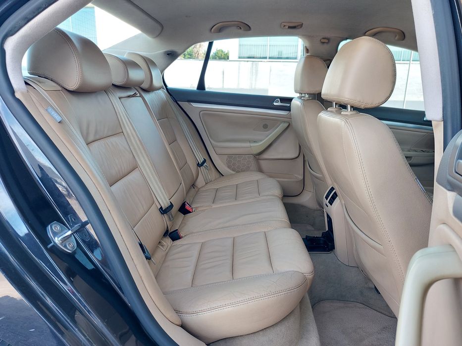 Volkswagen  Jetta 2.0 TDI (2007)