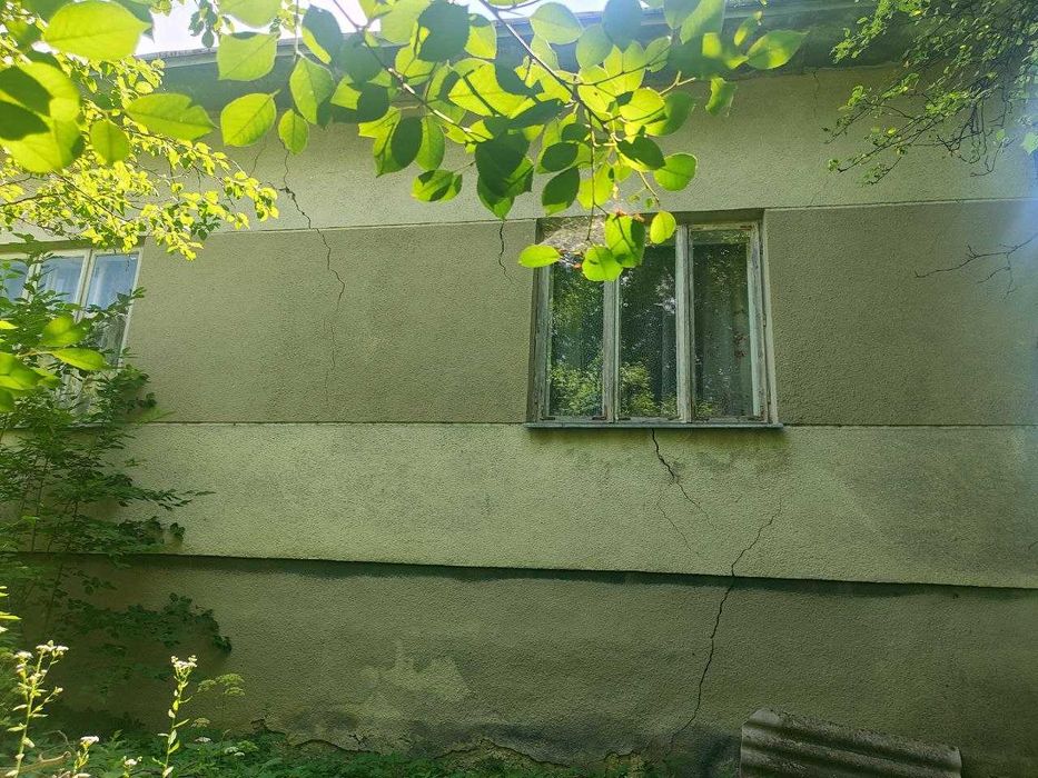Продаж буднку  в с. Олешів +40 сот. землі біля нього! 22 км до міста!