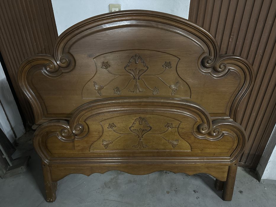 Cama de madeira maciça