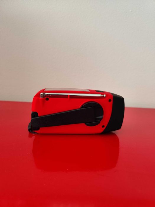 Rádio Solar de Emergência Portátil