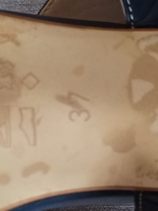 Обміняю шкіряні босоніжки