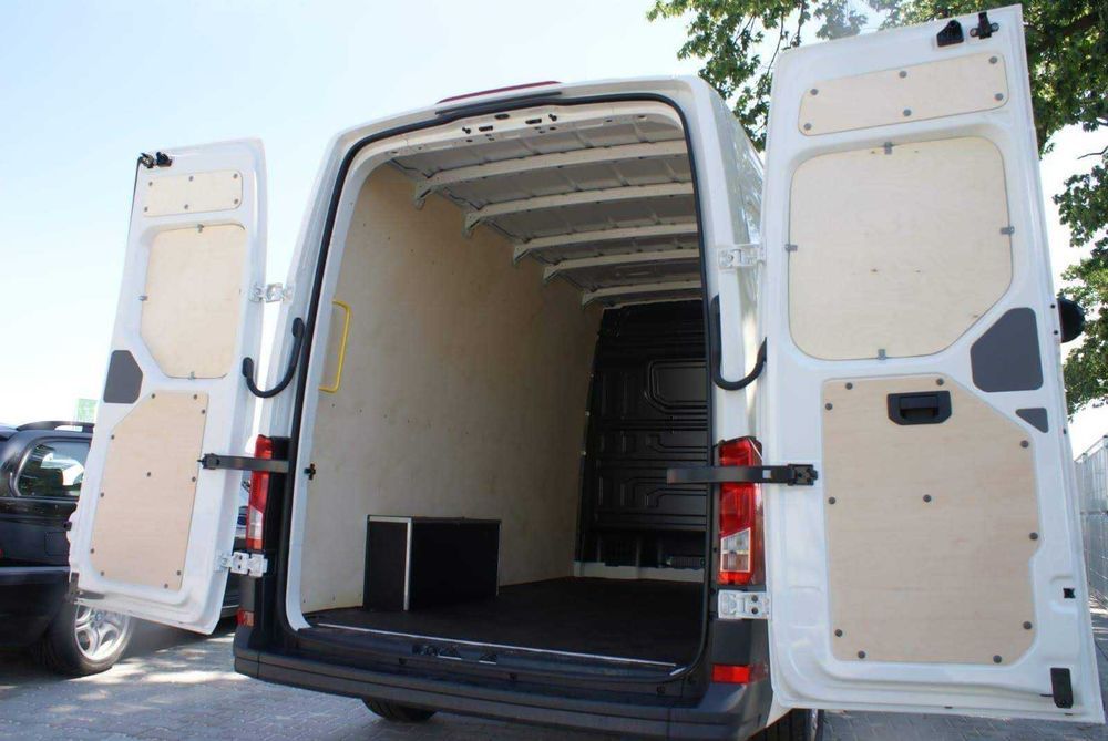 Zabudowa standardowa ze sklejki busa auta dostawczego Crafter L4H3