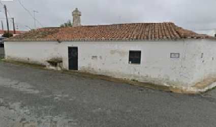 Vende-se moradia térrea para remodelar no Baixo Alentejo
