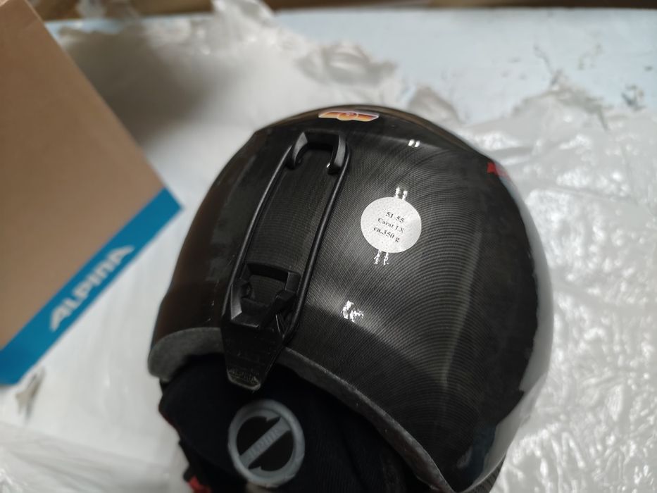 Kask narciarski .nowy