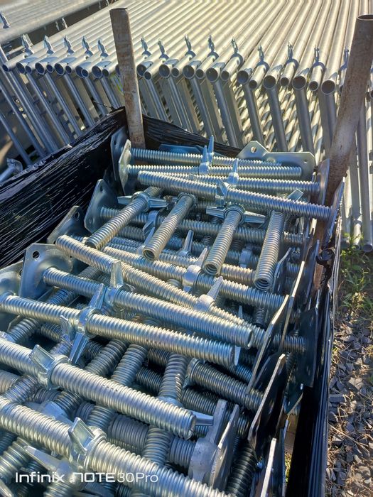 Duży zestaw  dostępny od ręki rusztowanie elewacyjne TRANSPORT 24H