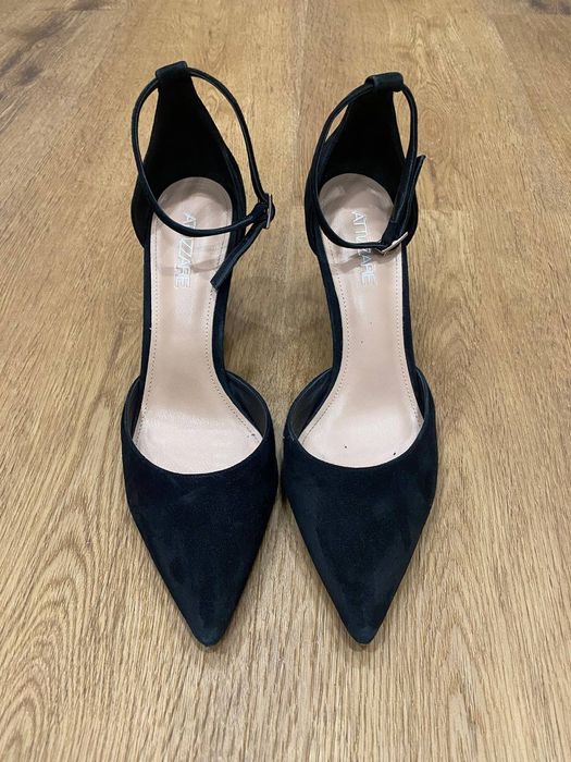 Чорні туфлі-човники