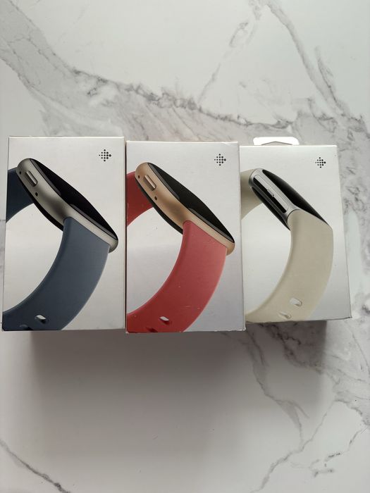 Продам новий годинник fitbit versa 4