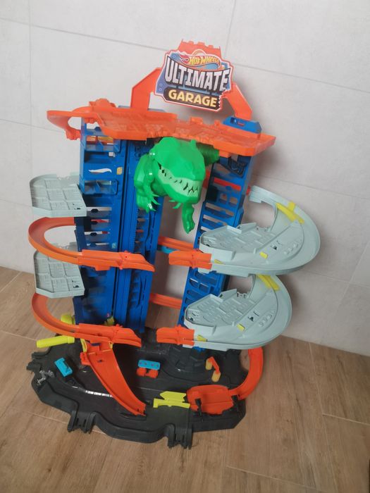 HOT WHEELS  mega garaż T-Rexa