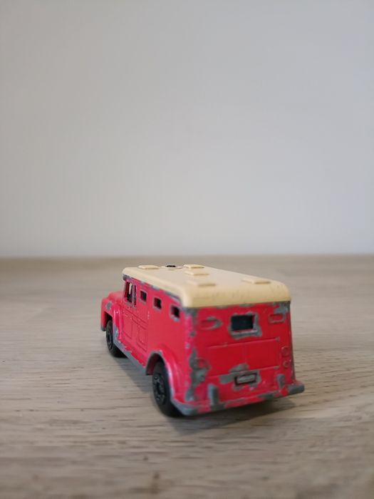 Sprzedam resorak Matchbox Furgonetka