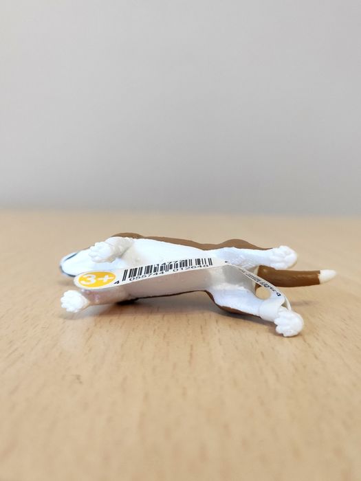 Kolekcjonerska figurka psa Schleich.