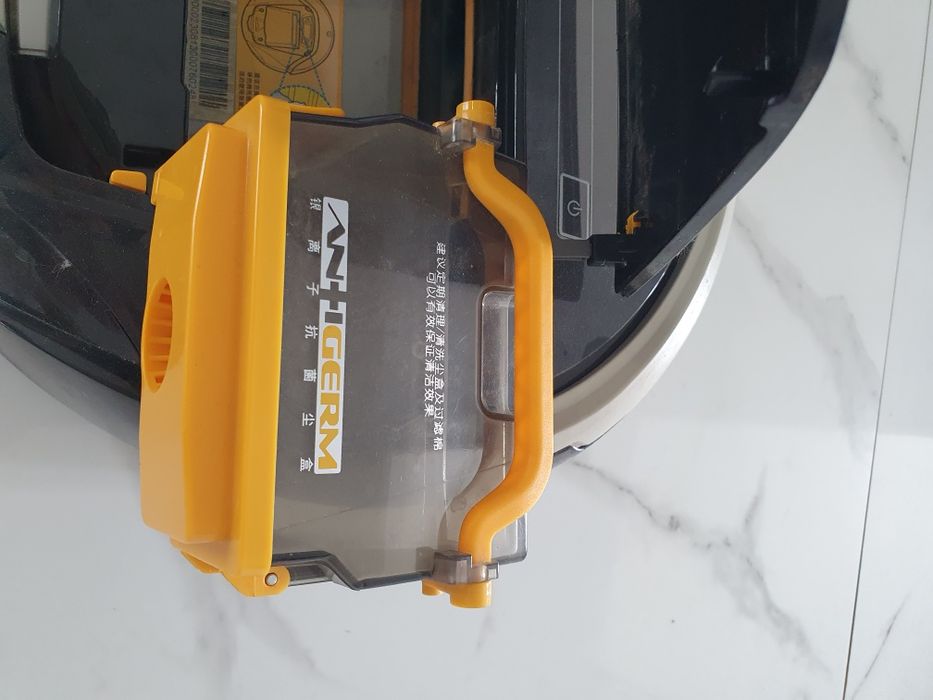 Продам робот пилосос