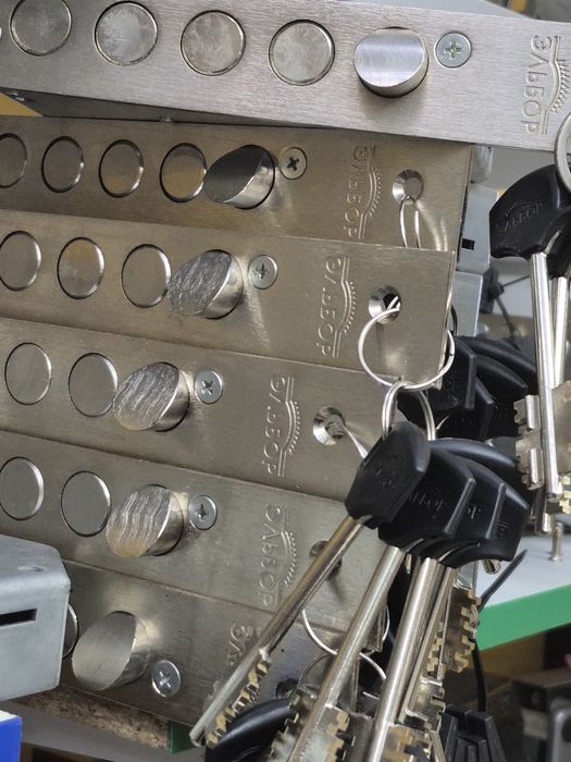 Аварійне відкриття замків 24/7 | Двері, Авто, Сейфи