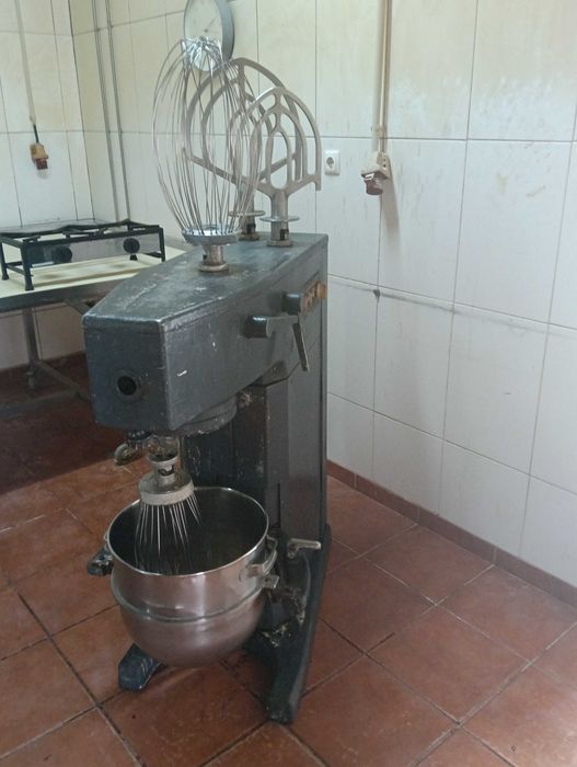 Batedeira industrial com acessórios