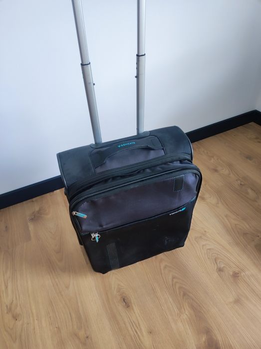 Walizka roncato kabinowa do samolotu używana czarna szara