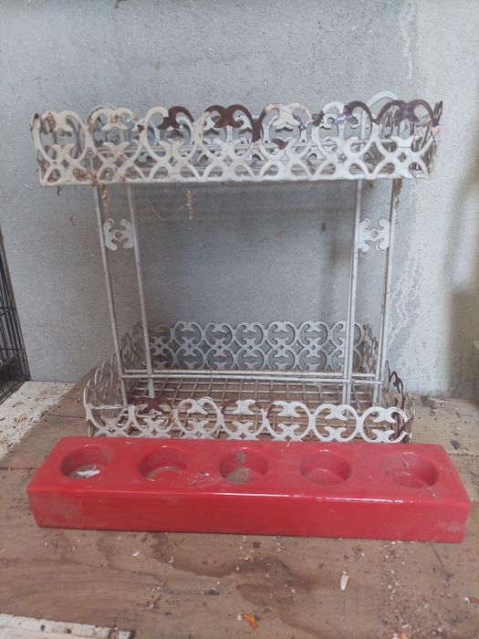 Floreiras usadas para vasos no exterior