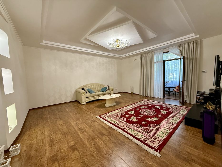 Четырехкомнатная квартира в коттедже на СухомФонтане.Гараж.Автономка.