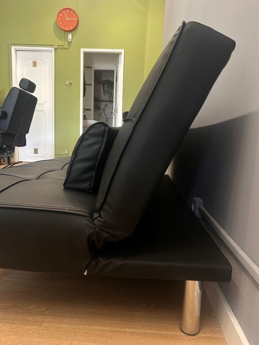 Sofá cama preto couro