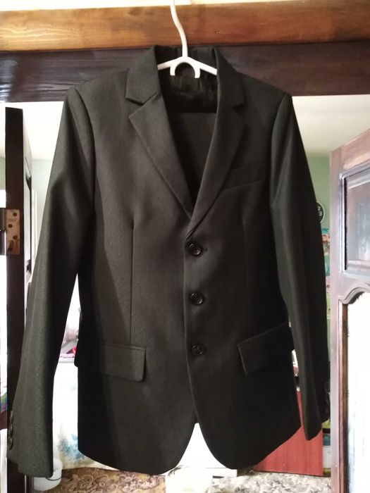 Продам шкільний костюм