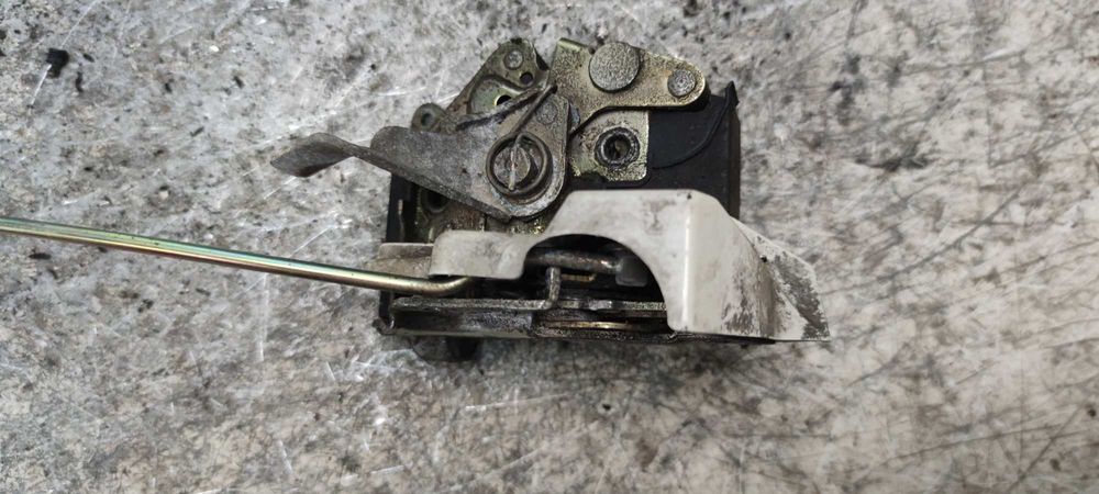 Mercedes W124 Zamek Drzwi Prawy Tyl PT