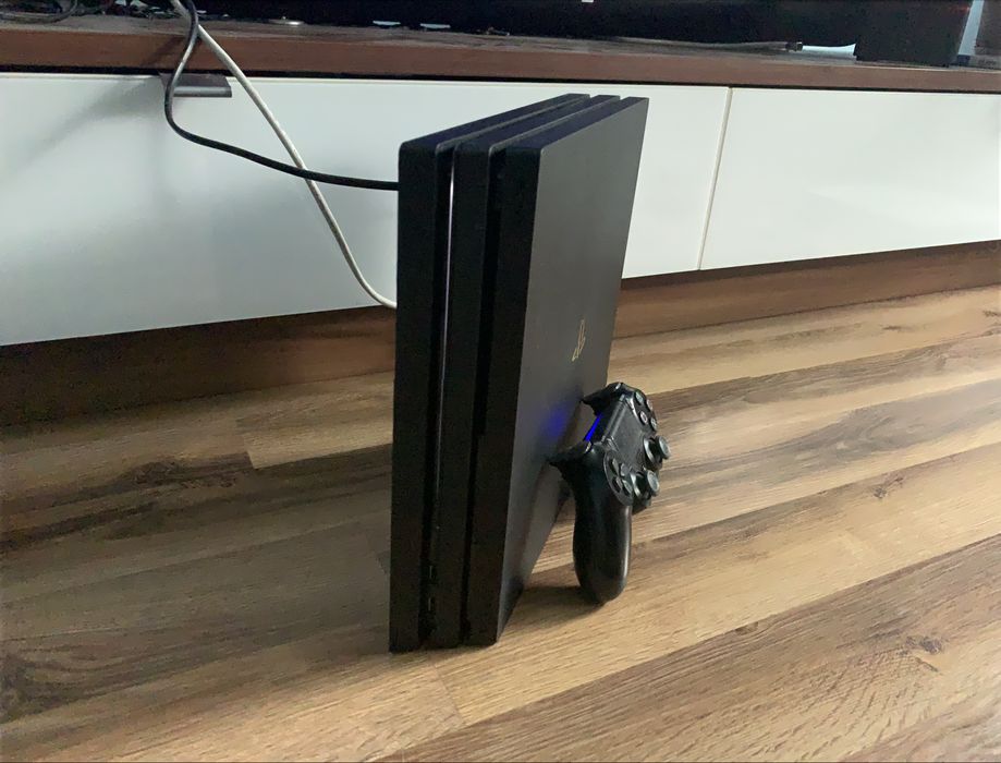 Sprzedam PlayStation Pro