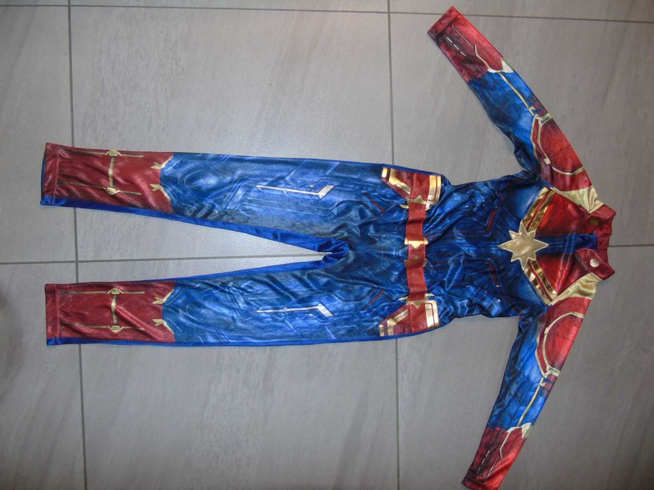 Kostium Kapitan Marvel 8-9 lat